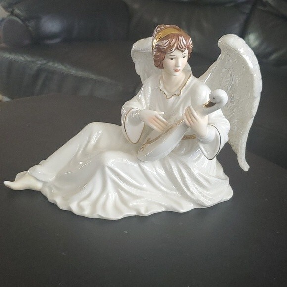 Vintage O'Well Porcelain Angel Figurine Playing a Mandolin - Picture 1 of 9